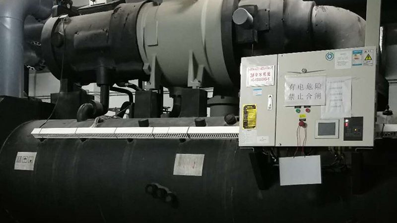 大型螺杆冷水机：性能与选型的关键考量